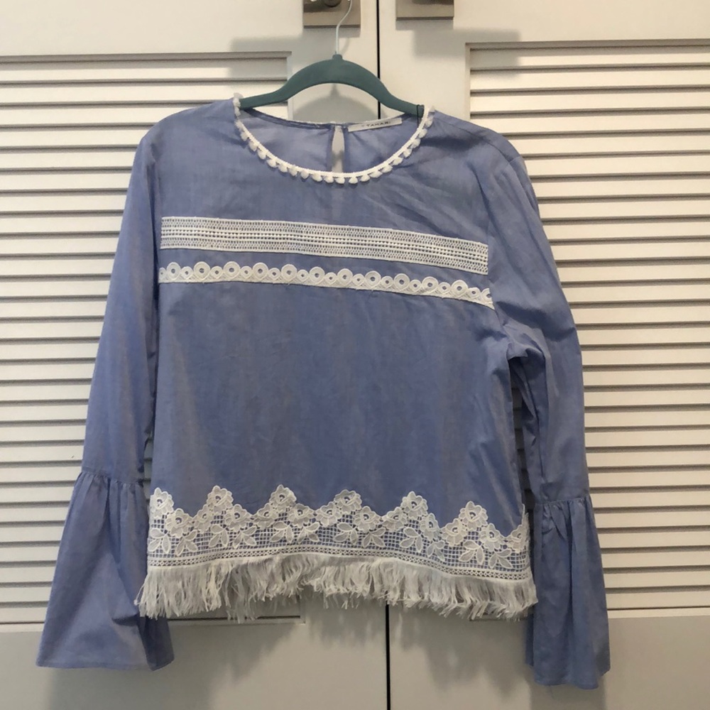 NWT beautiful flutter sleeve blouse with detail!